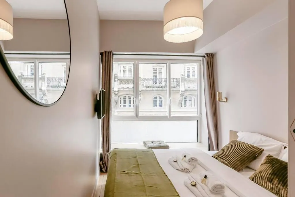Apartment Modern 2 Bedrooms Near Louvre Paris