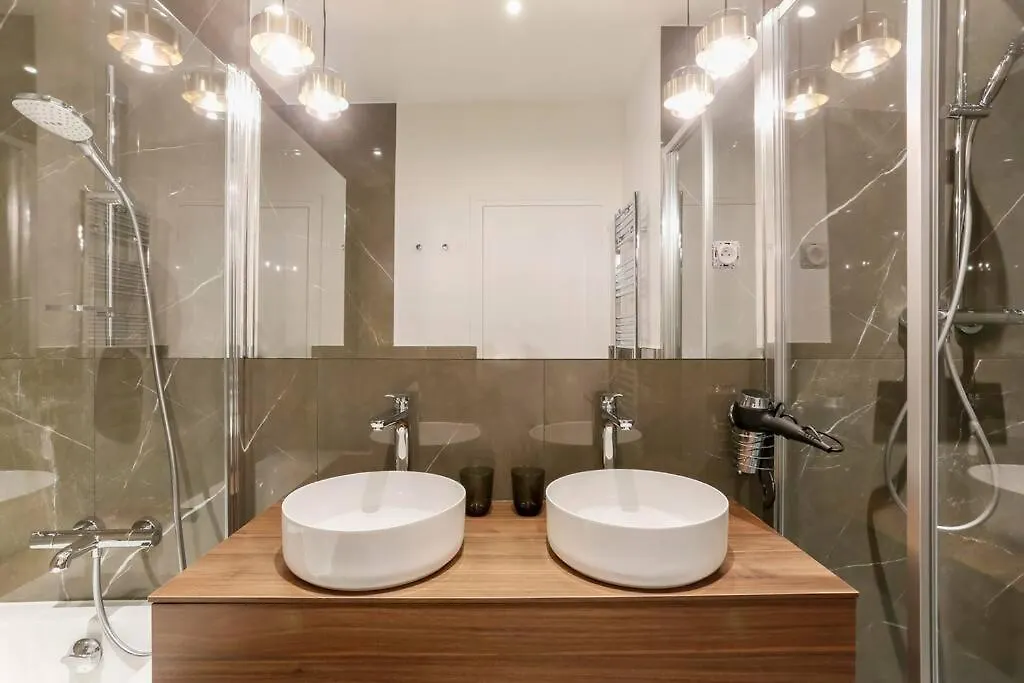 Apartment Modern 2 Bedrooms Near Louvre Paris France